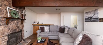 Spacious home for friends & family perfectly located. Pet friendly! EV Charger!