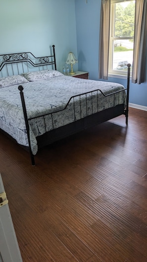 3 bedrooms, desk, iron/ironing board, free WiFi - Coastal Oasis 3 miles from Navarre Beach  (Navarre)