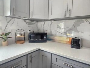 Private kitchen - New Clean, Spacious, Private Guesthouse 2BR4BD-2BA (Anaheim)