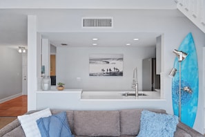 Smart TV - Stroll to beach charming coastal  living at its finest close to Jupiter Hotspots (Jupiter)