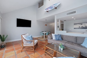 Smart TV - Stroll to beach charming coastal  living at its finest close to Jupiter Hotspots (Jupiter)
