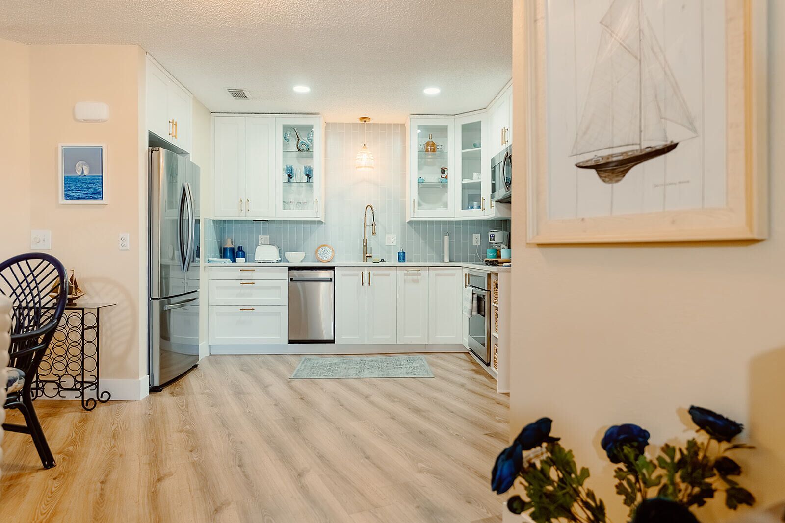 Kylskåp, mikrovågsugn, ugn och spishäll