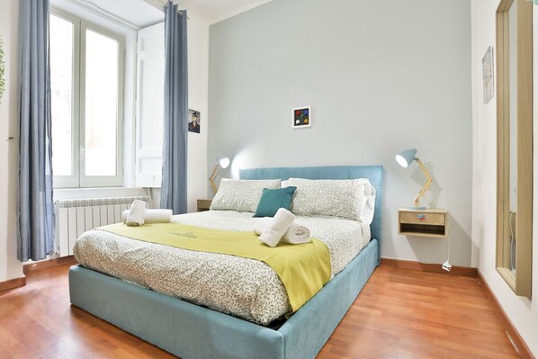 4 habitaciones, tabla de planchar con plancha, wifi y ropa de cama