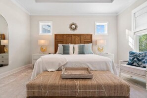 5 habitaciones, escritorio y tabla de planchar con plancha 