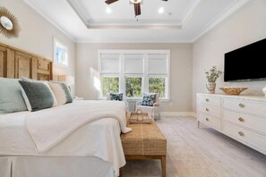 5 bedrooms, desk, iron/ironing board, travel cot