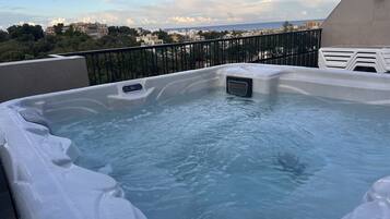 Bain à remous extérieur