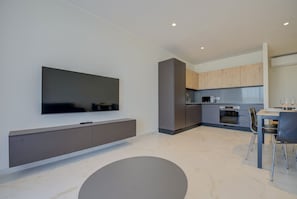 Interior - Three Bedroom Suite - Jacuzzi (Swieqi)