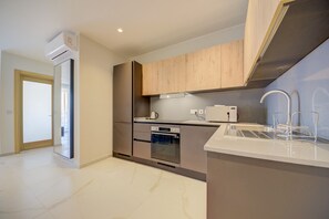 Fridge, microwave, oven, stovetop - One Bedroom - Suite 8 (Swieqi)