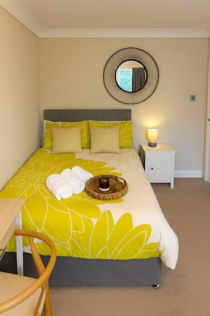 2 habitaciones, tabla de planchar con plancha y wifi gratis