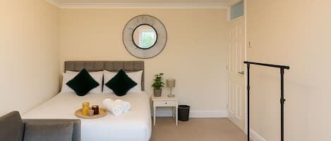 2 slaapkamers, een strijkplank/strijkijzer, gratis wifi, beddengoed