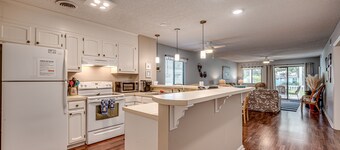 Cozy/Clean Ground Floor Surfside Beach Condo 1 Block walk to Beach Pet Friendly