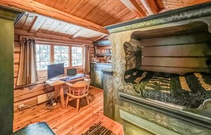 4 bedrooms, travel crib, free WiFi