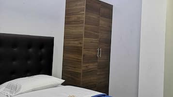 1 chambre, couette en duvet d'oie, ameublement personnalisé, bureau