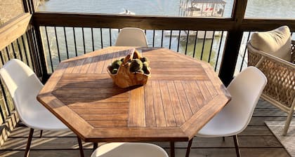 ☀️NEW HOME☀️ - 2 Master Bedrooms, Double Decker Dock, Lillypad, Paddle Boards
