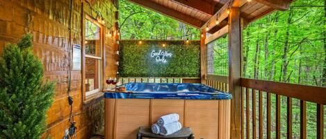 Outdoor spa tub