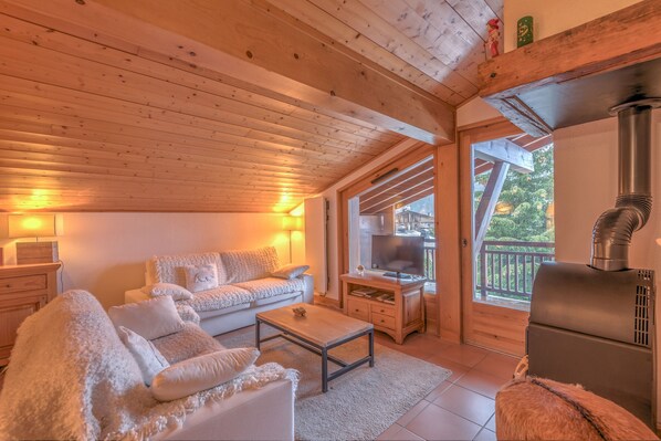 TV, fireplace - Appartement Denali - Welkeys (Demi-Quartier)