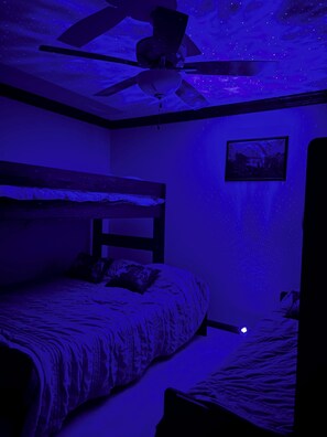 4 bedrooms, WiFi, bed sheets