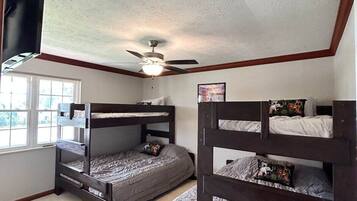 4 bedrooms, WiFi, bed sheets