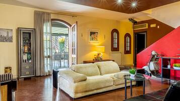 Smart TV, DVD player