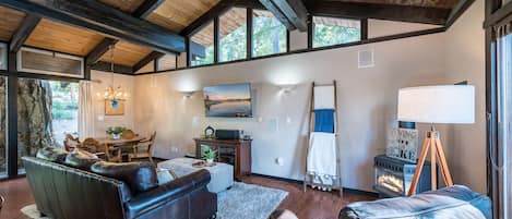 Téléviseur, foyer, chaßne audio