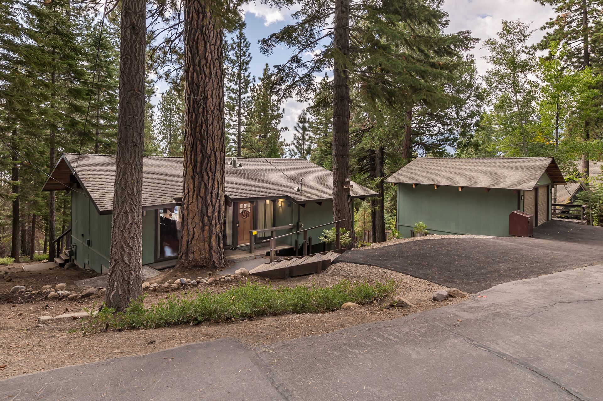 Cozy Tahoe Cabin, Perfect Location