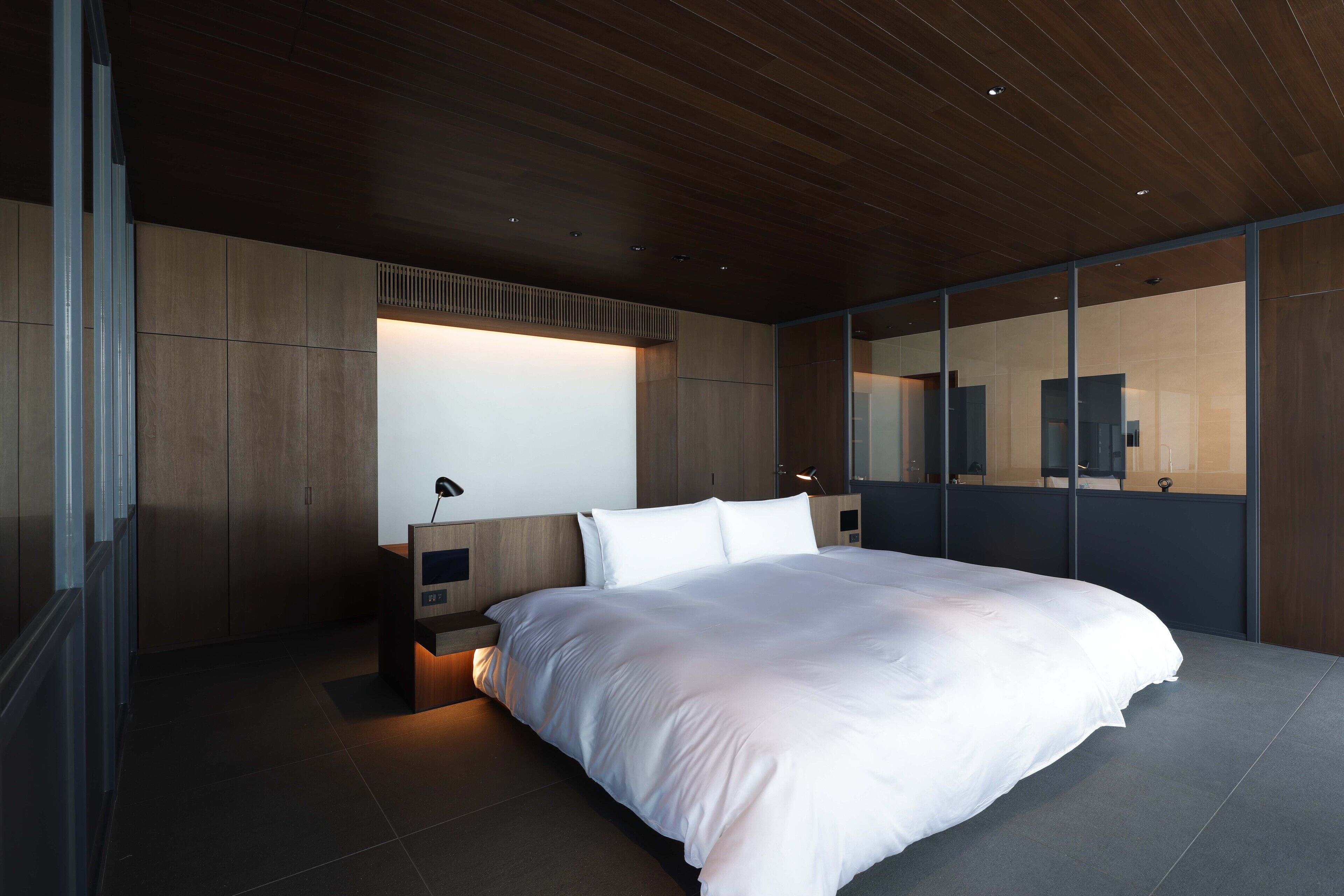 CHILL, Non Smoking,Private Dining plan | Premium bedding, down comforters, free minibar items