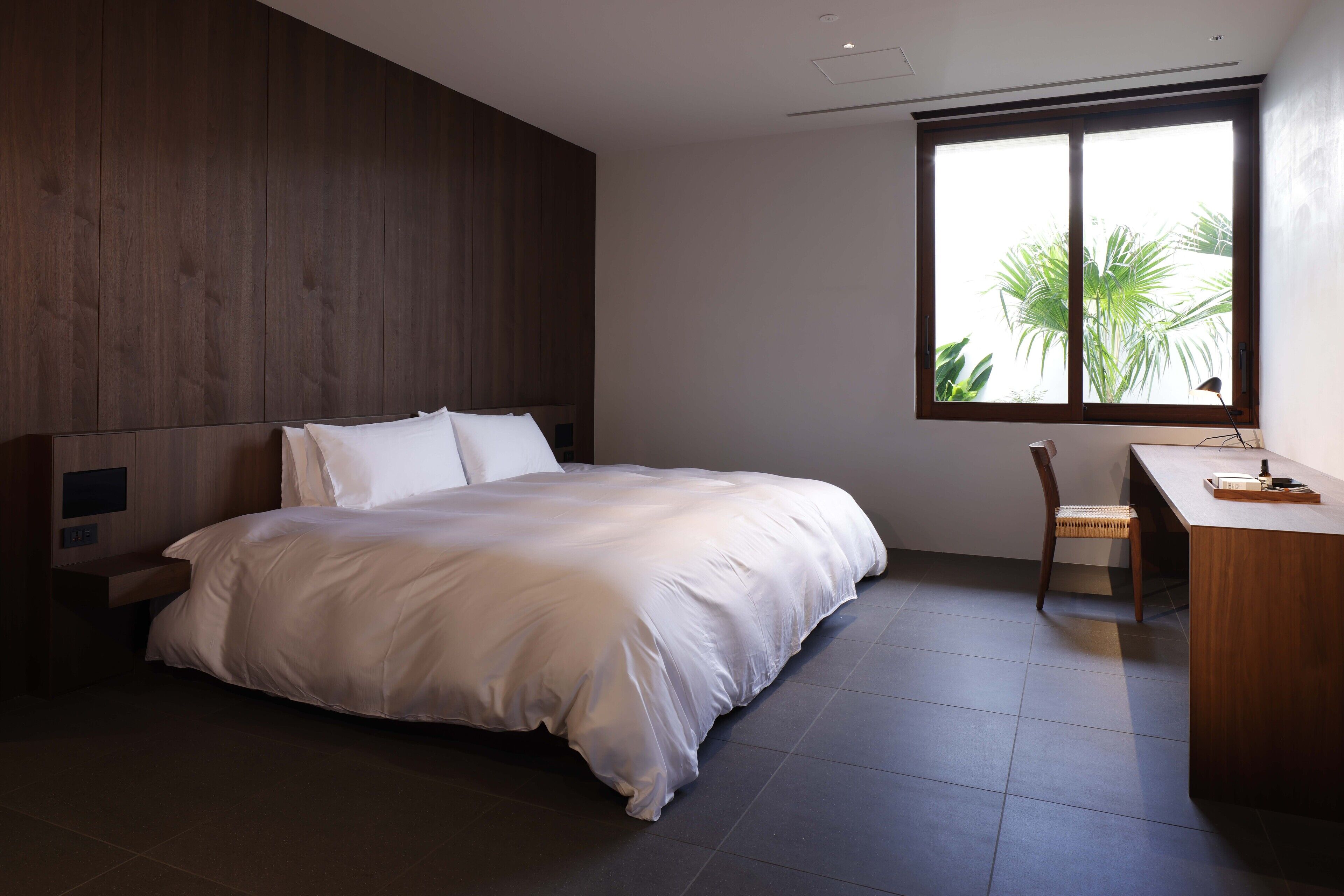 Premium bedding, down comforters, free minibar items