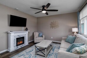 Smart TV, fireplace