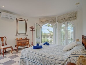 4 soverom, skrivebord, strykejern/-brett og wi-fi