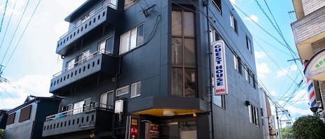 施設の正面
