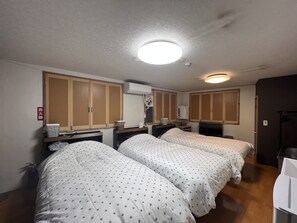 Triple Room | In-room safe, blackout drapes, iron/ironing board, free WiFi - guest house aroma - Hostel (Ureshino)