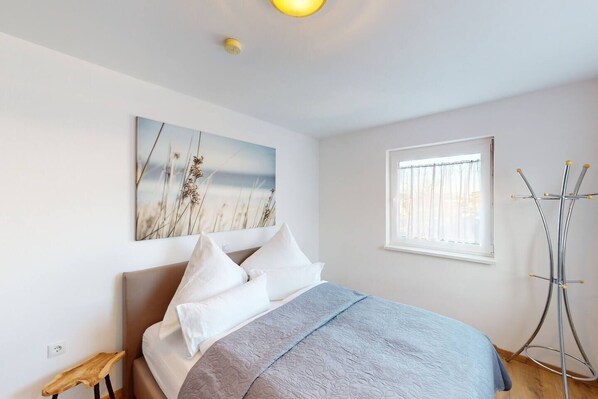 1 bedroom, iron/ironing board, travel cot, WiFi