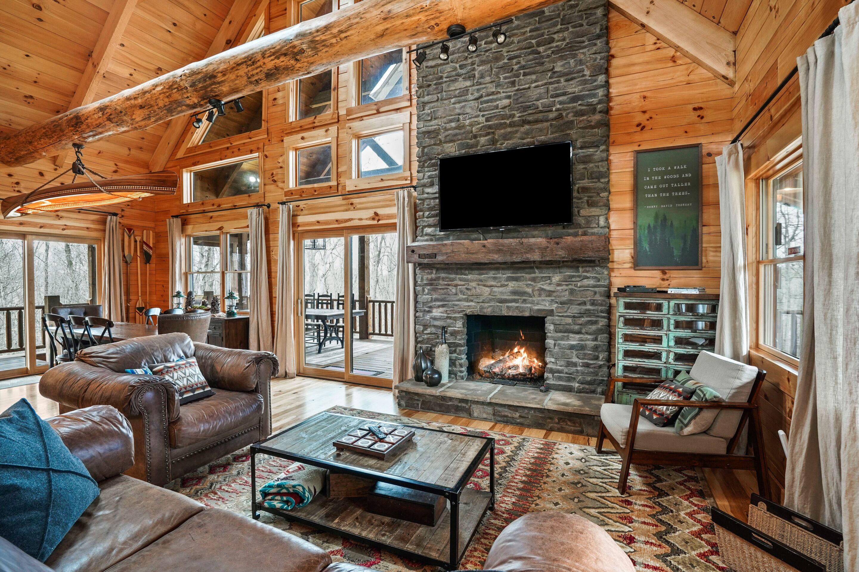 Televisión, chimenea y futbolito 