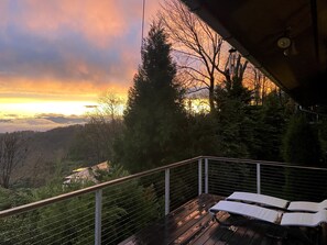 Terrace/patio - Mountain Top Sanctuary. 5 Minutes to downtown. 10 Minutes to Parkway. (Asheville)