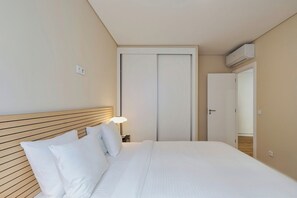 1 bedroom, desk, free WiFi, bed sheets - Setúbal Downtown Bocage IV (Setúbal)