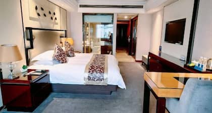 Boyue Hotel