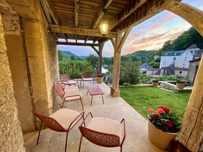 Terrace/patio - New Listing! Maison Delluc with Magical Views (Beynac-et-Cazenac)