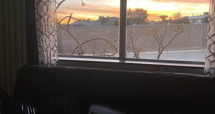 Hill top view stay- 9 mins from JTNP! Hottub-Game room-Firepit-Cowboy pool