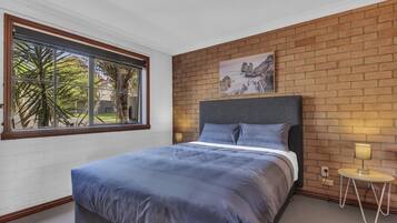 2 bedrooms, iron/ironing board, WiFi