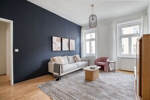 TV, stereo - Charming Landstraße 2BR w/ Elevator, Fully Furnished, by Blueground (Vienna)