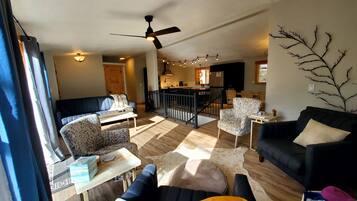 Smart-TV, Kamin, DVD-Player, Tischfußball