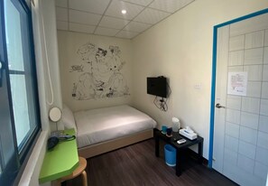 Basic Room | Desk, free WiFi - YY HOUSE (Tainan)