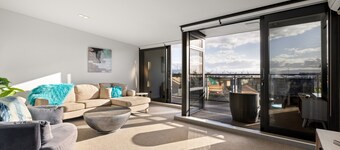 The Lookout - 1-Bedroom Apartment with Stunning Views, Pool & Gym Access, Secure Parking, and Prime Mount Maunganui Location