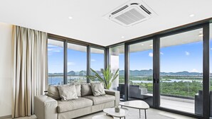 Unclassified image, 5 of 41, button - B-1004 Stunning corner apartment with spectacular views (Cupecoy)