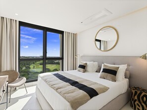 Safe på rommet, strykejern/-brett, wi-fi (inkludert) og sengetøy