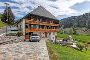 Exterior - Holiday Apartment "Talblick" with Balcony, Shared Terrace & Wi-Fi (Todtmoos)