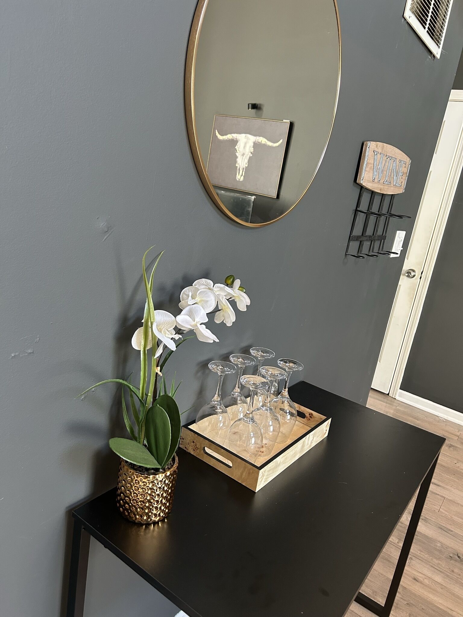 Beautiful modern townhouse awaiting your stay! 