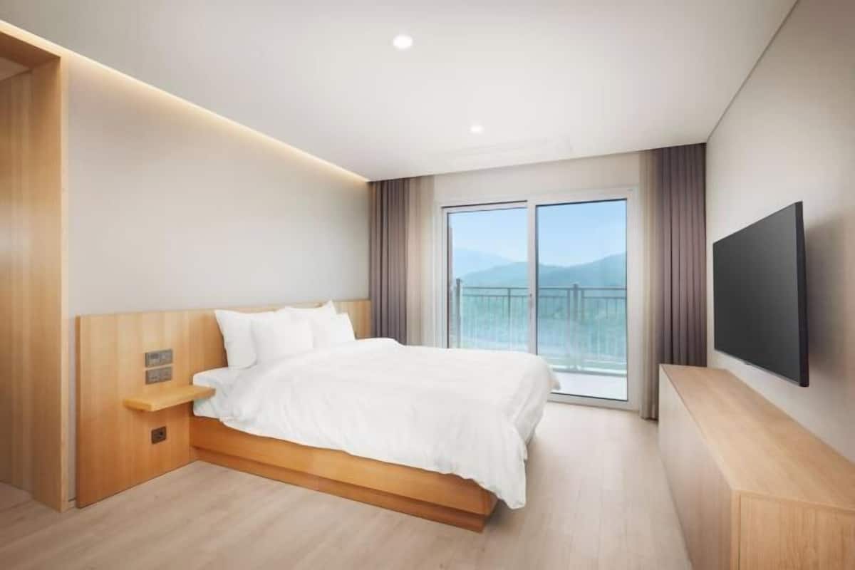 Individually decorated, individually furnished, free WiFi, bed sheets