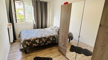 3 chambres, fer et planche à repasser, Wi-Fi gratuit, draps fournis