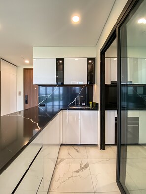 Fridge, microwave, oven, stovetop - Zeus Living - Luxury Condo in heart of City (Thành phố Hồ Chí Minh)